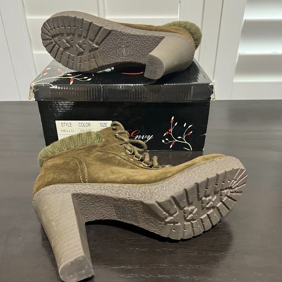 Envy Hello Lace up Suede two tone sweater collar Olive Bootie - Size 7.5 - Picture 7 of 12